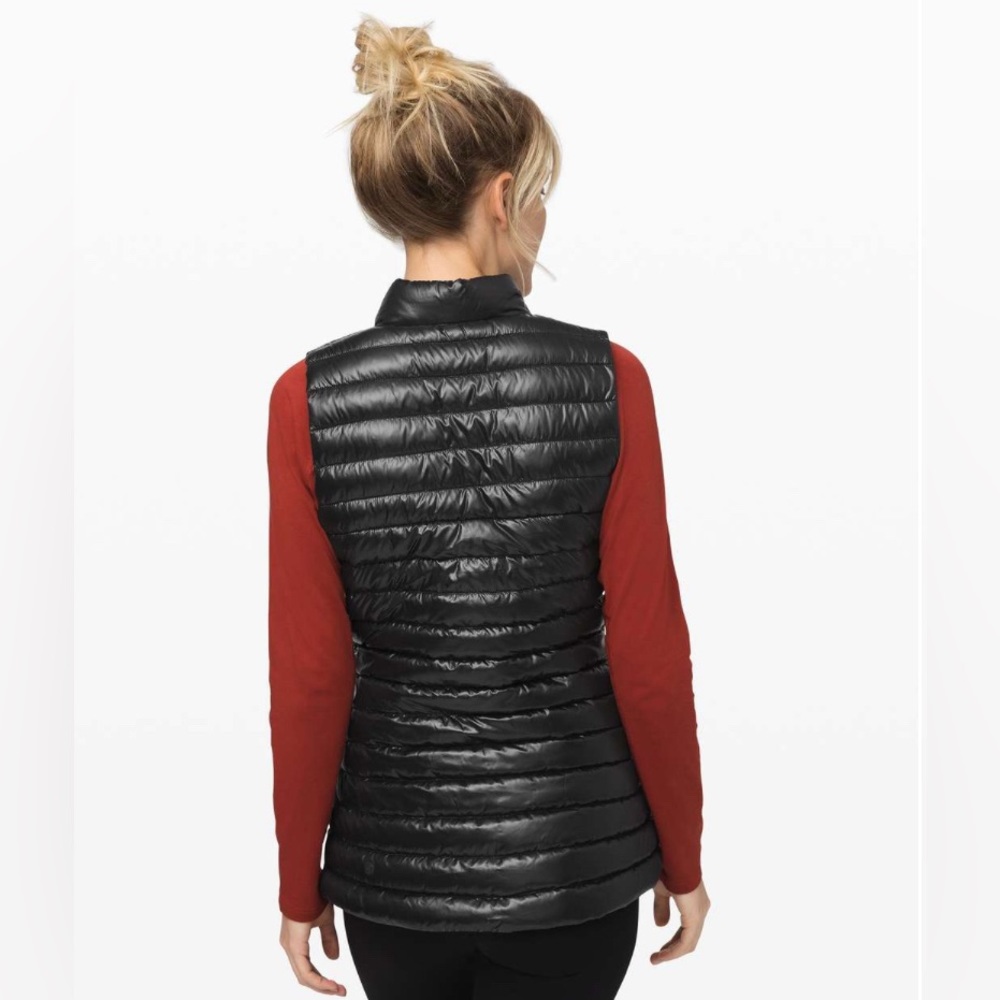 Lululemon Pack It Down Vest in black shine - Picture 3 of 16